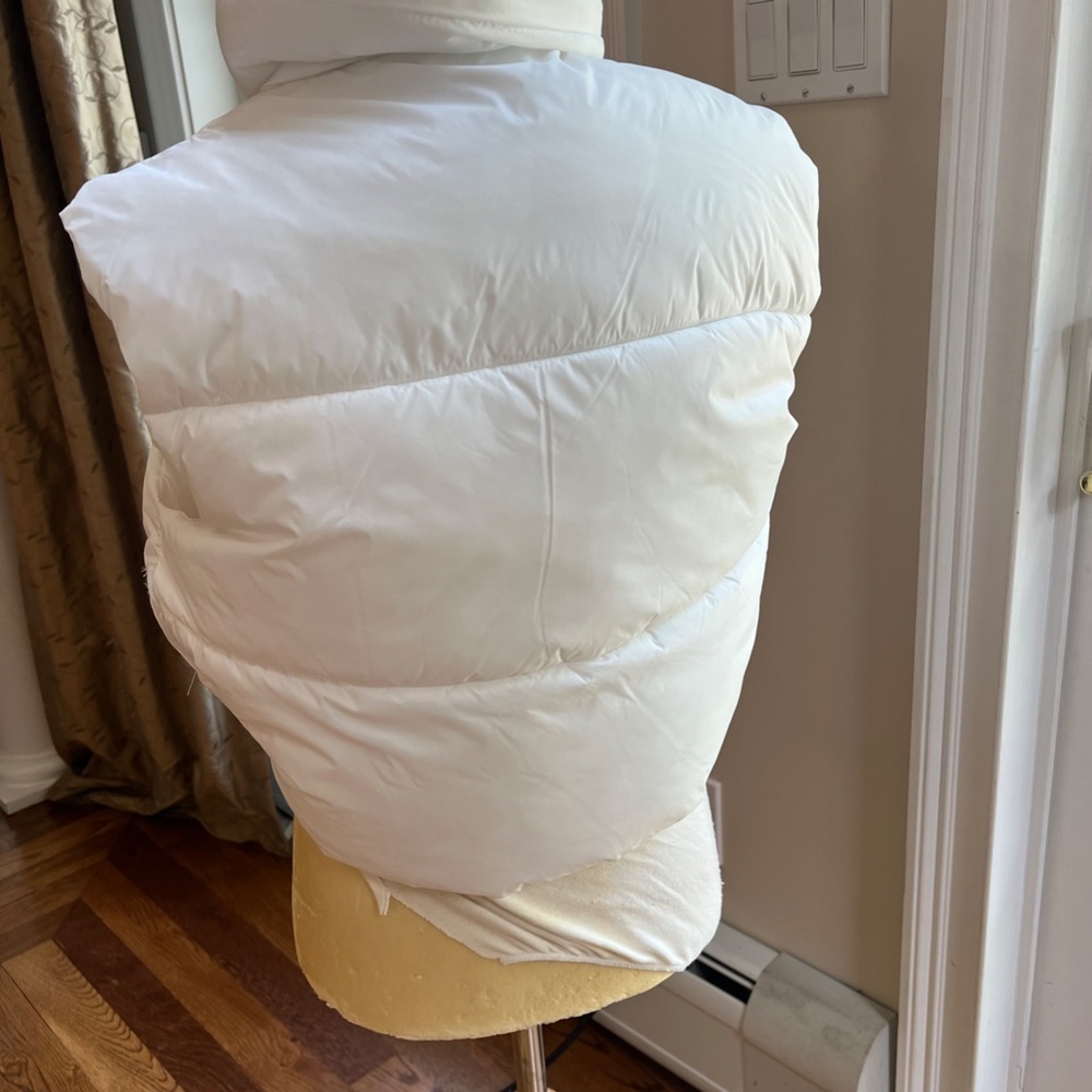 White Cropped Sleeveless Puffer Vest size XS - Picture 4 of 7